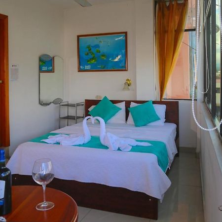 Hostal Sir Francis Drake Puerto Ayora  Dış mekan fotoğraf