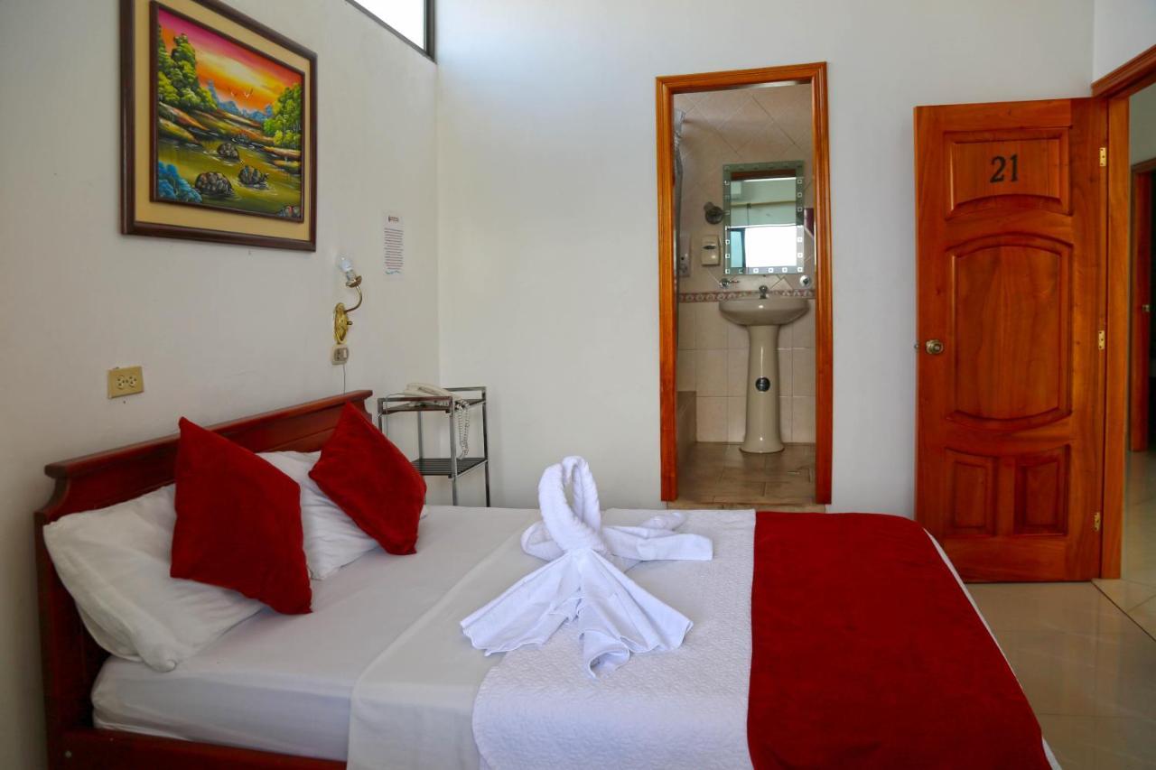 Hostal Sir Francis Drake Puerto Ayora  Dış mekan fotoğraf